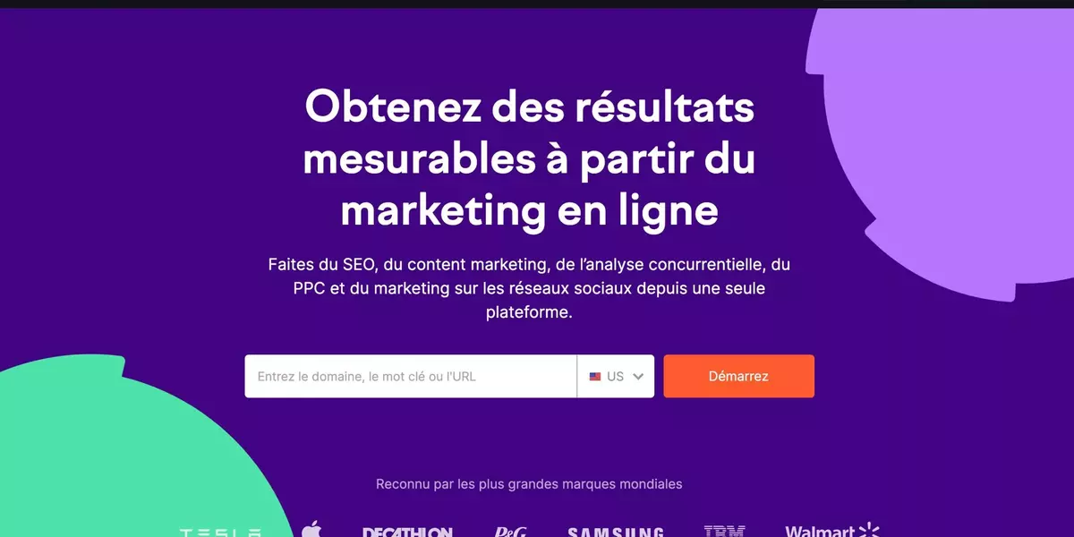 Semrush homepage featuring a bold purple background with the headline in French: 'Obtenez des résultats mesurables à partir du marketing en ligne.' Below the headline, the text describes the services offered: SEO, content marketing, competitor analysis, PPC, and social media marketing from a single platform. There is a search bar for entering domain, keyword, or URL, with a language selector set to 'US' and a 'Démarrez' (Start) button in orange. The bottom of the image includes logos of recognized global brands, including Tesla, Apple, Decathlon, P&G, Samsung, IBM, and Walmart.